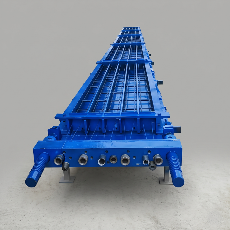 Fencing Pole Line Mould, image 1 of 2